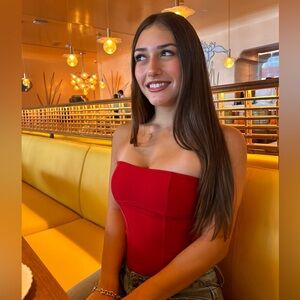 Meet your Posher, Gabi